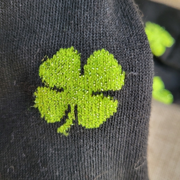 Black and Green Clover Knee High Socks - Picture 2 of 3